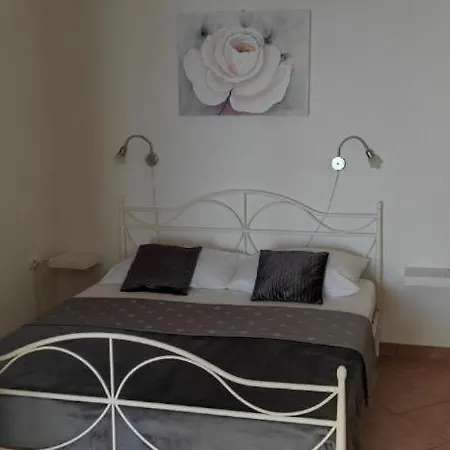 Mali Delfin Apartment Sveti Juraj Exterior photo