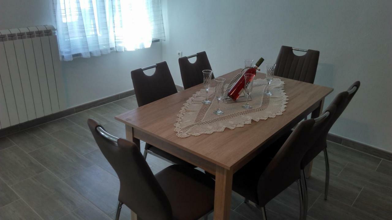 Apartment Mali Delfin *